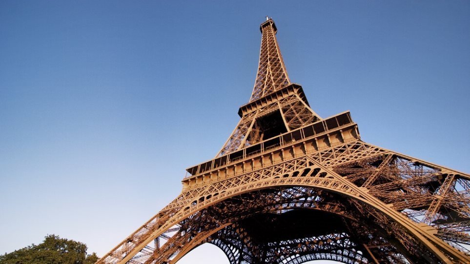 Γαλλία: Ο Πύργος του Άιφελ ανοίγει έπειτα από εννέα μήνες που παρέμεινε  κλειστός λόγω κορωνοϊού
