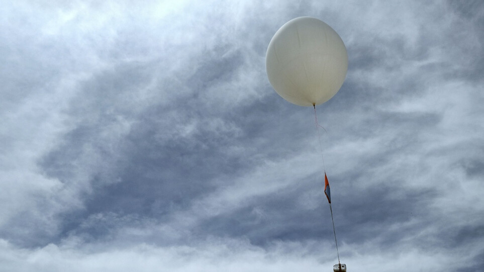 Θεσσαλονίκη: Αναστάτωση για μετεωρολογικό μπαλόνι που έπεσε στη θάλασσα