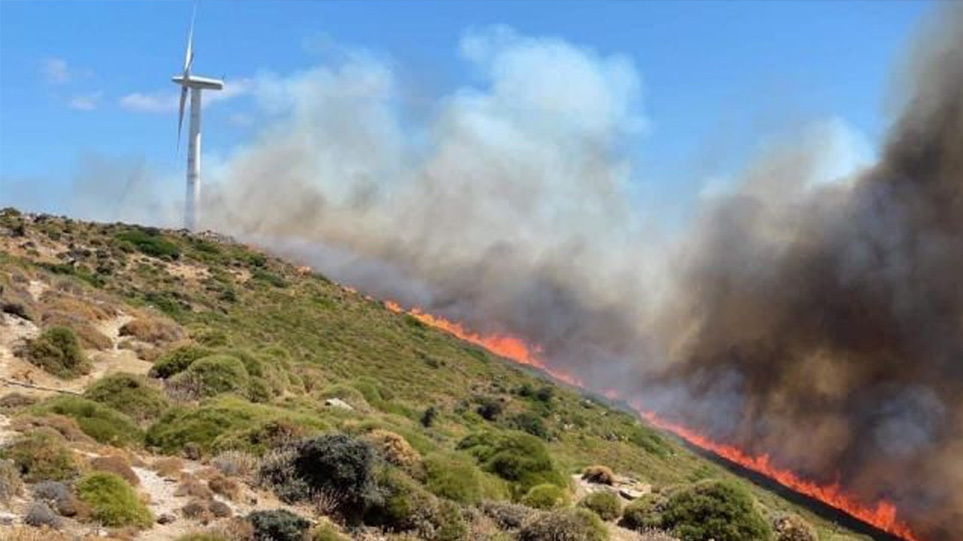 Φωτιά στα Μεσοχώρια Ευβοίας - Εκκενώνονται χωριά