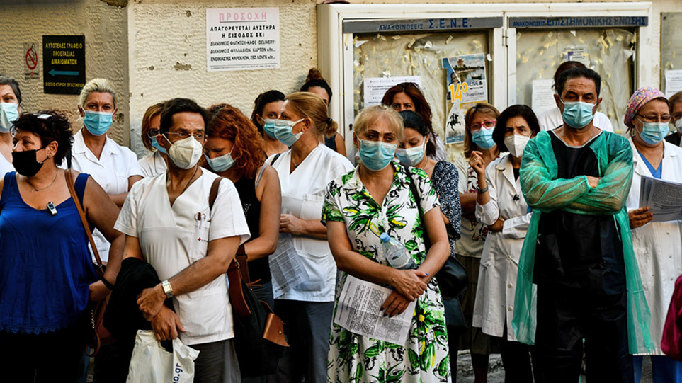 Αναστολή εργασίας για τους ανεμβολίαστους υγειονομικούς στο ΕΣΥ από σήμερα  – Πλεύρης: θα εφαρμοστεί ο νόμος
