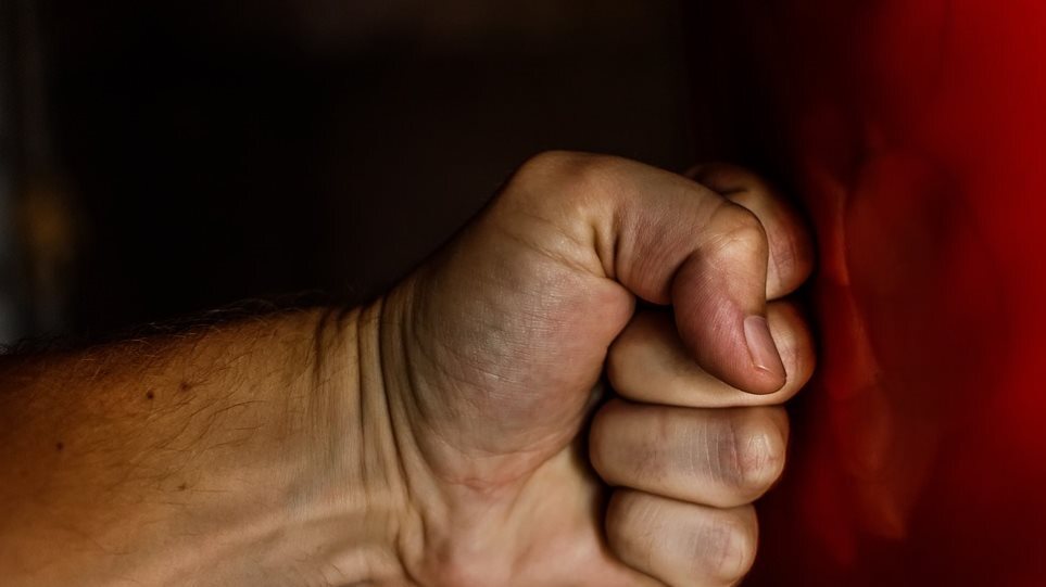 Βόλος: «Καμπάνα» σε 40χρονο που γρονθοκόπησε τον πατέρα του