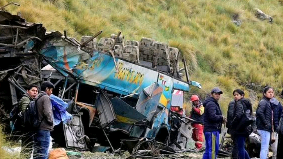 Τραγωδία στη Βολιβία: Λεωφορείο έπεσε στον γκρεμό - Στους 23 οι νεκροί,  ανάμεσά τους παιδιά