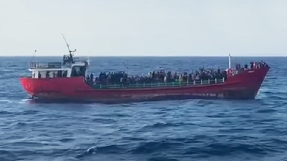 Δείτε βίντεο από τη γιγαντιαία επιχείρηση διάσωσης τουλάχιστον 400 αλλοδαπών ανατολικά της Κρήτης