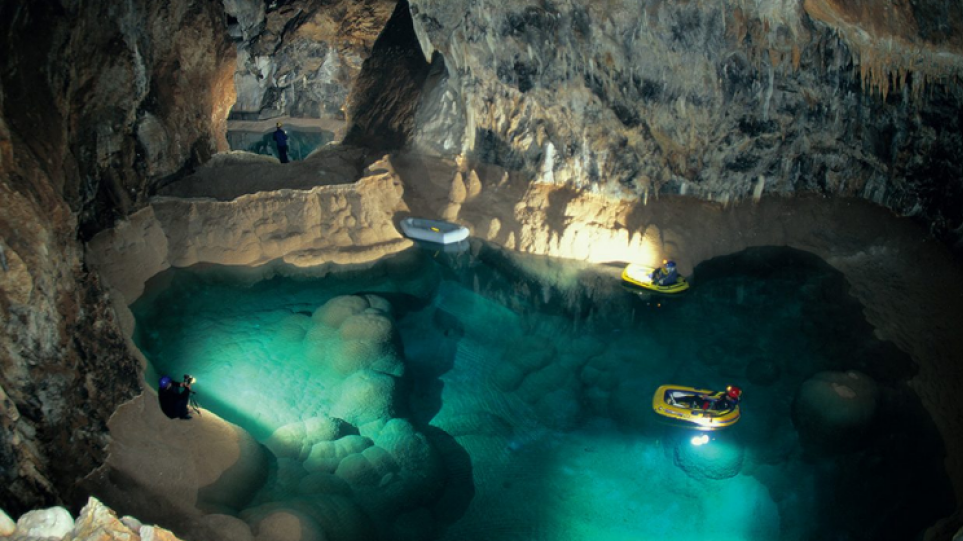 Озеро-пещера Мелиссани, Греция. Петралонская пещера. Пещерное озеро. Отел водные пешере Греции. Как убрать воду в пещере