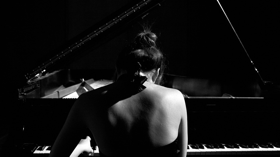 piano_woman_art