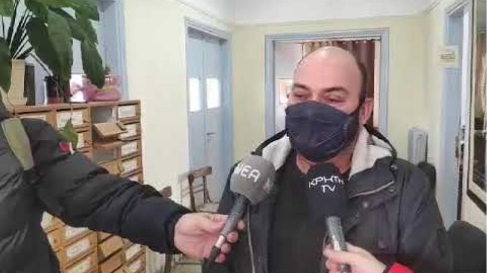 Ο πρόεδρος του Εργατικού Κέντρο Χανίων, Λεωνίδας Μνωλικάκης, μετά τη διάρρηξη