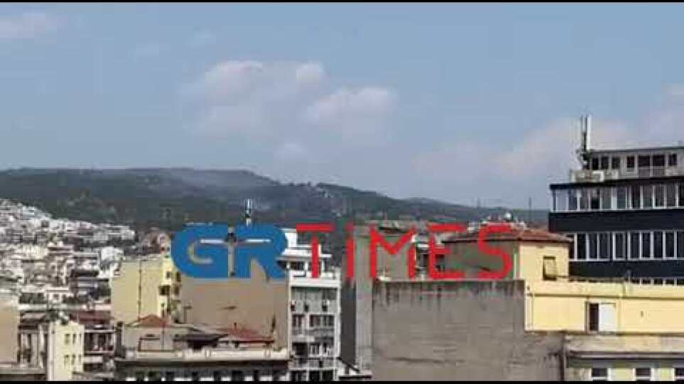 Βελτιωμένη η εικόνα της φωτιάς στο Σέιχ σου - GRTimes.gr