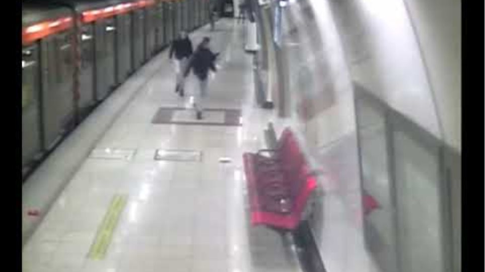Νέο βίντεο - ντοκουμέντο με τον ξυλοδαρμό του σταθμάρχη στο μετρό Ομονοίας