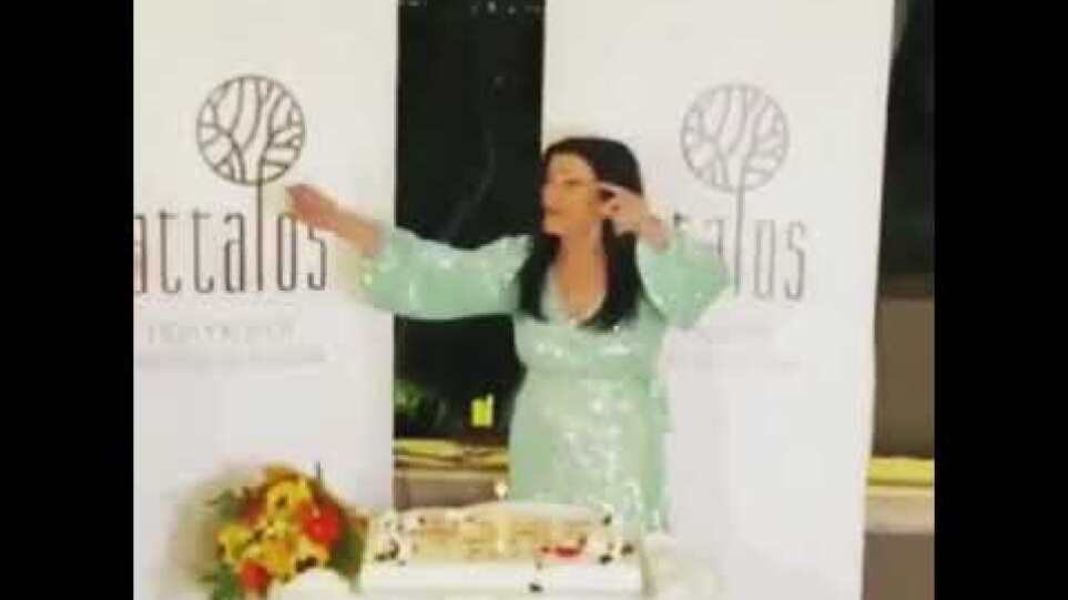 Η Ζωζώ Σαπουντζάκη γιορτάζει τα γενέθλιά της