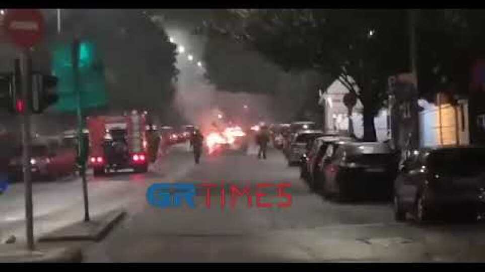 Θεσσαλονίκη: Καίγεται αυτοκίνητο