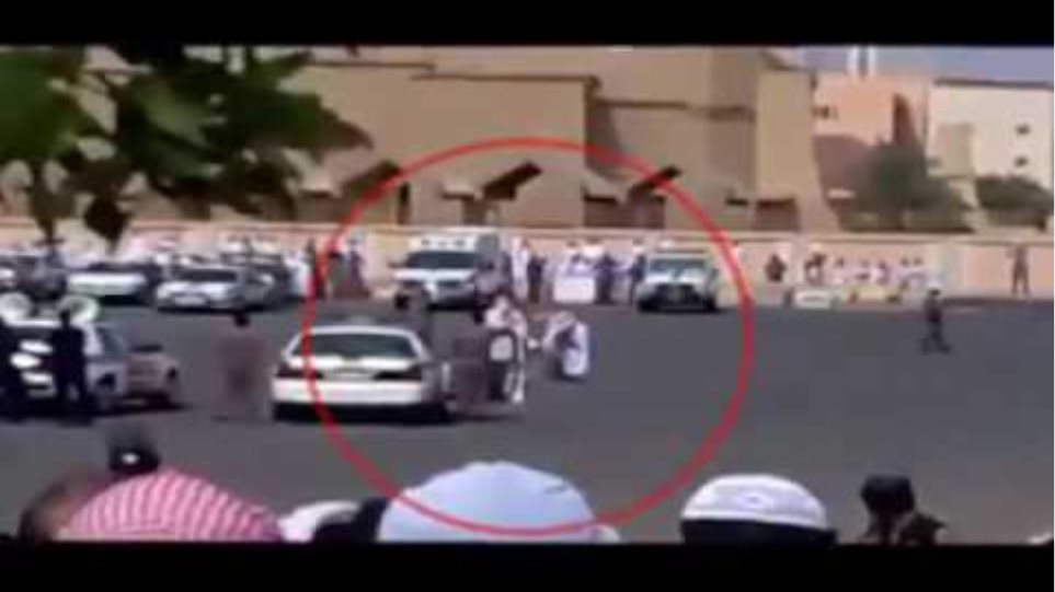 Σκληρό βίντεο - Η στιγμή μιας δημόσιας εκτέλεσης στη Σαουδική Αραβία