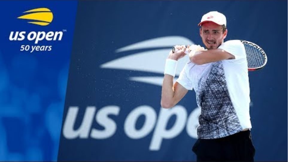 US Open 2018 Upset! Daniil Medvedev Triumphs over No.15 Seed Stefanos Tsitsipas