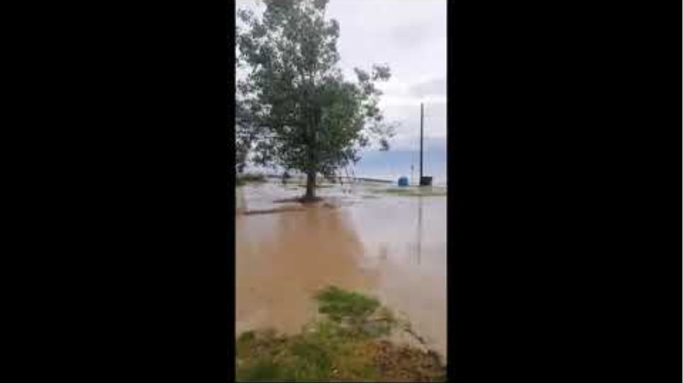 Πλημμύρα στην παραλία της Νέας Ηράκλειας - GRTimes