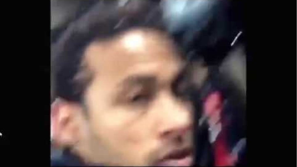 Neymar da soco em torcedor