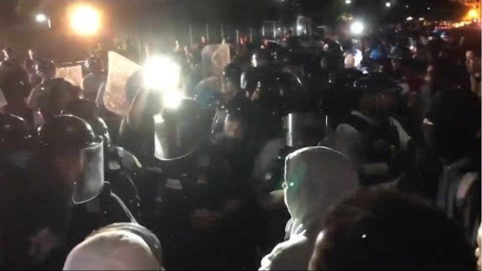 Violent clashes outside White House as hundreds voice anger at police killing | George Floyd protest