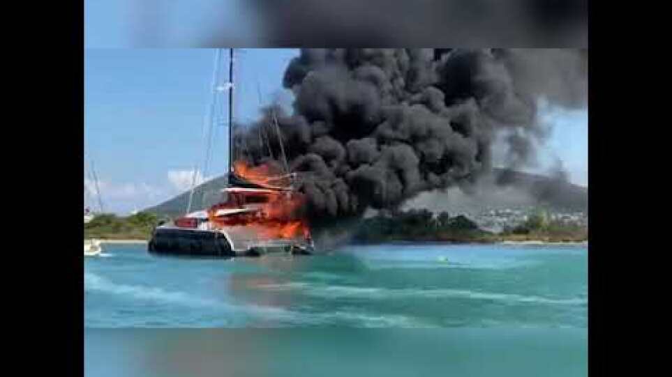 gnomip.gr Φωτιά σε σκάφος στη Λευκάδα