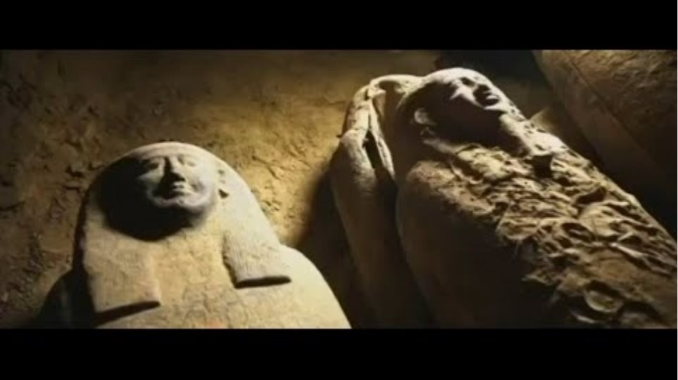 Archaeologists uncover 2500 year old coffins in Egypt