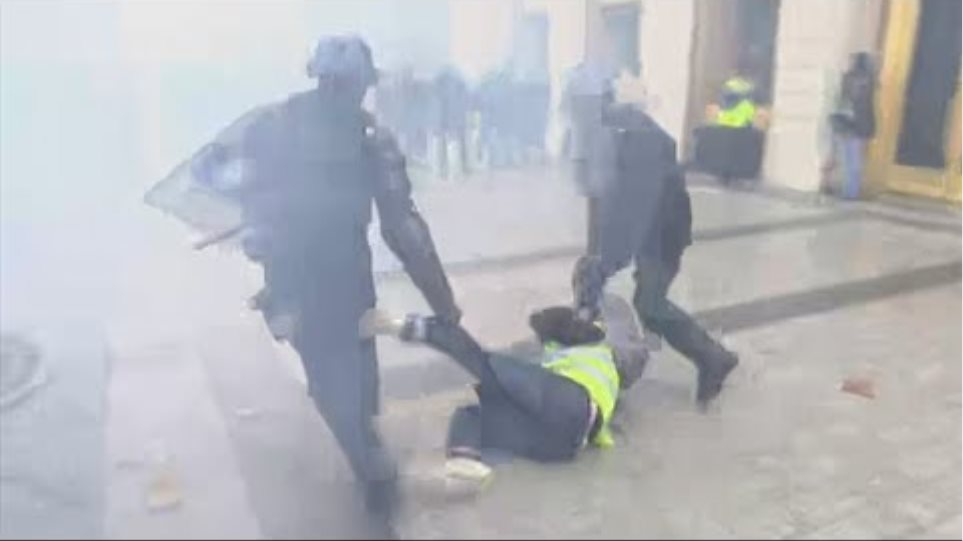 Paris fuel protests: Riot police use water cannons