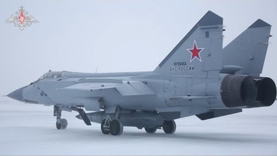 Rare footage: MIG-31K Launches Kh-47M2 Kinzhal Hypersonic Cruise Missile
