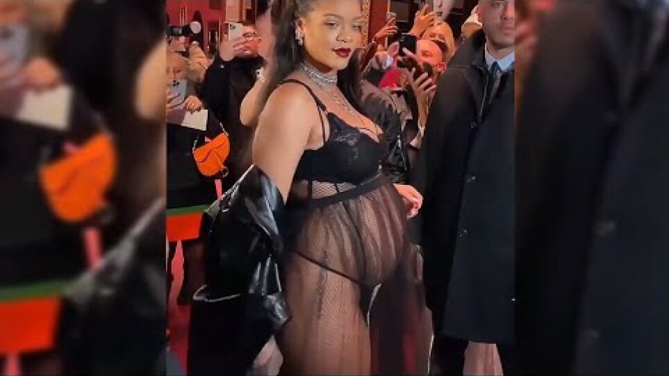 Dior Fashion show Rihanna ||  Shook 😳