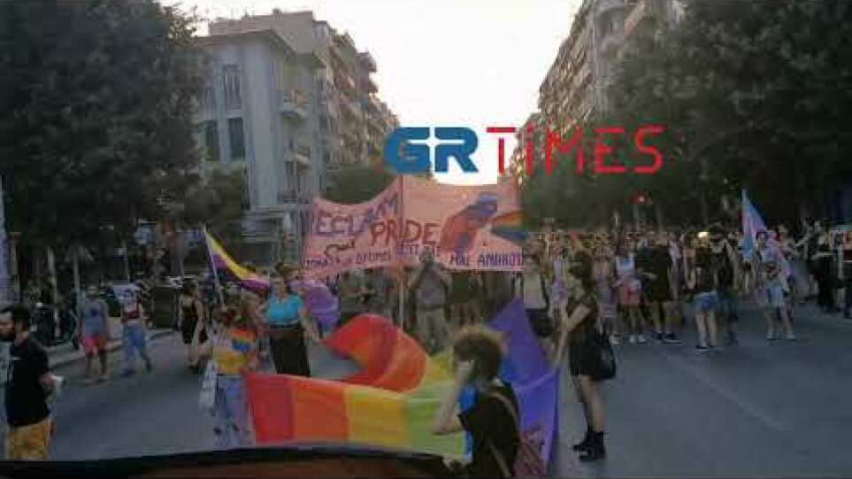 Πολύχρωμη πορεία στη Θεσσαλονίκη - GRTimes.gr