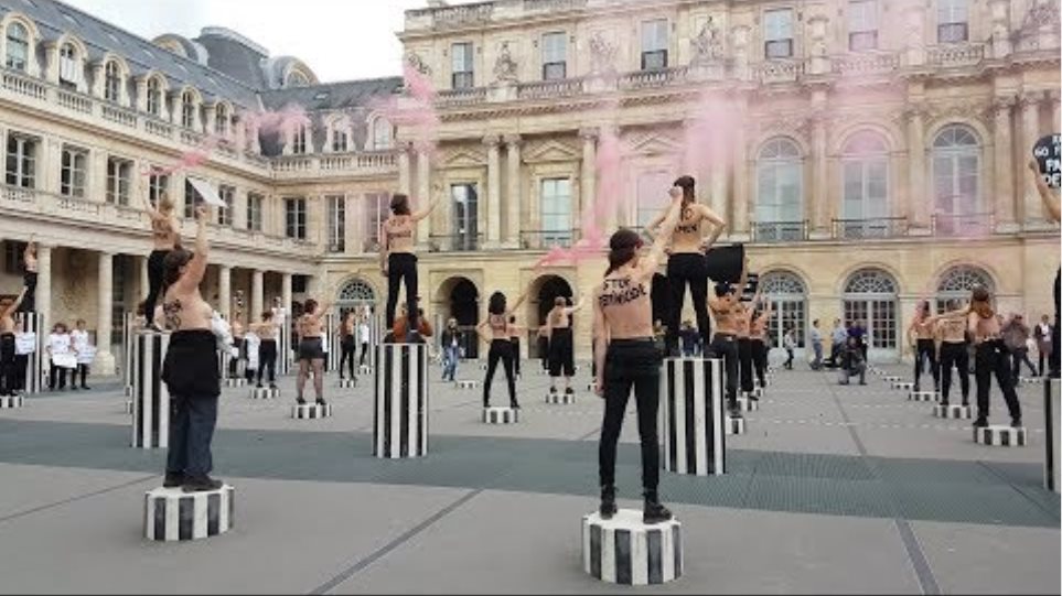 Paris : action des Femen aux colonnes de Buren