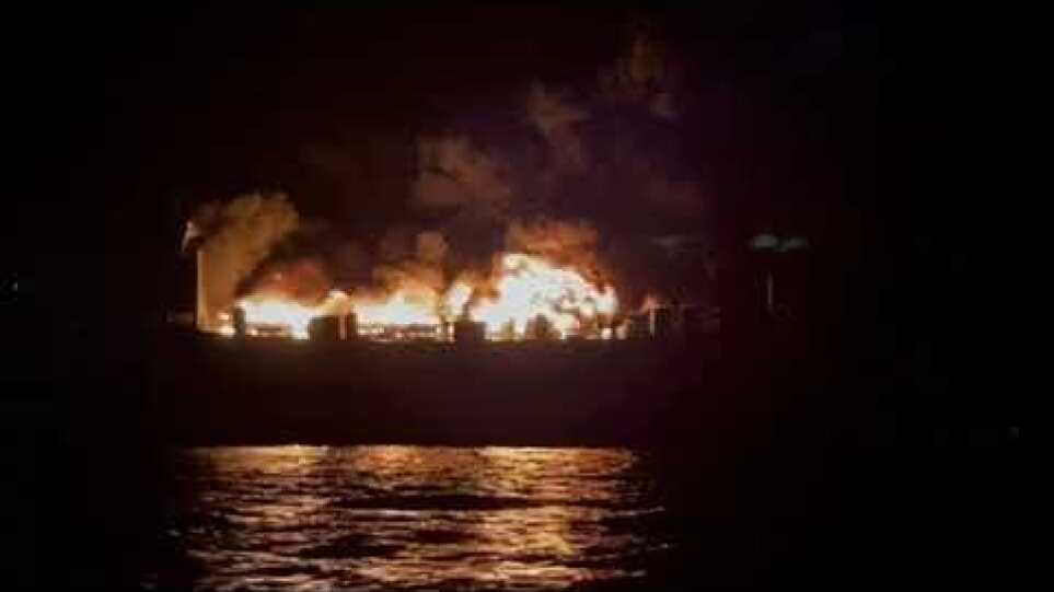 Φωτιά σε πλοίο κοντά στην Κέρκυρα