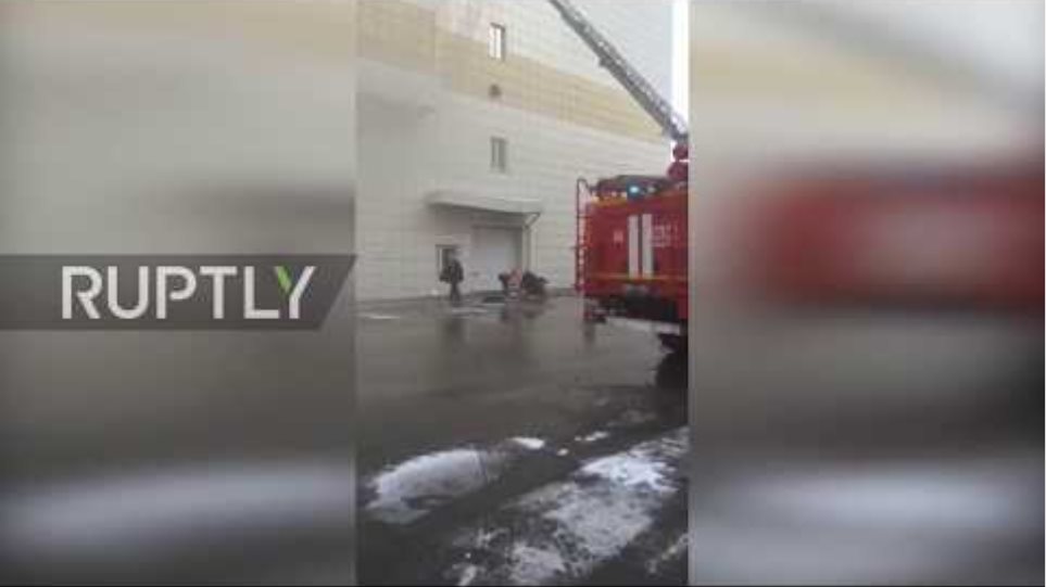 Russia: Person jumps from blazing shopping centre, 4 dead - reports *GRAPHIC*