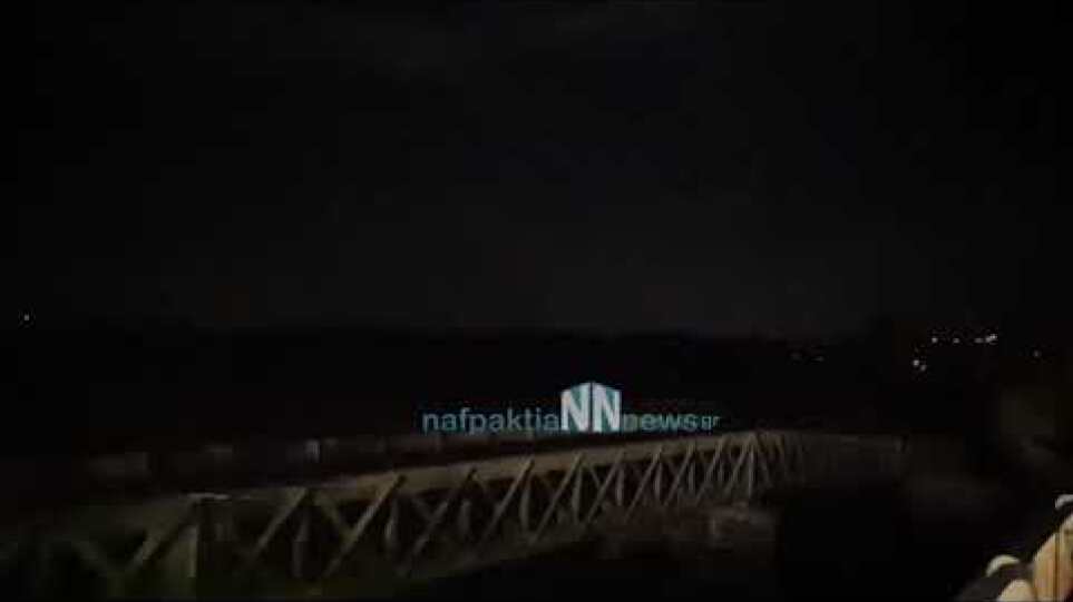 Nafpaktia news:Ευηνοχώρι:  Ο Εύηνος γκρέμισε την σιδηροδρομική γέφυρα (video)
