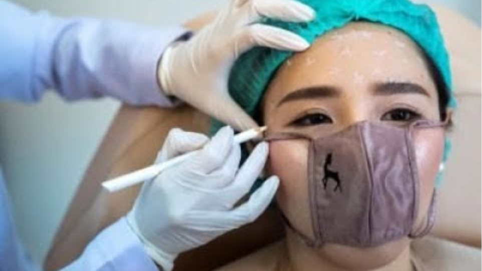 ✅  Covid-19: Thai clinic offers mini face mask for up-close beauty treatments