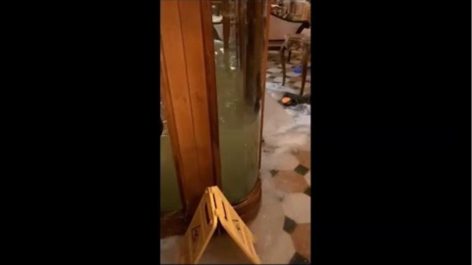 Venezia, l'acqua alta invade l'esclusivo Hotel Gritti - Venice, Hotel Gritti flooded