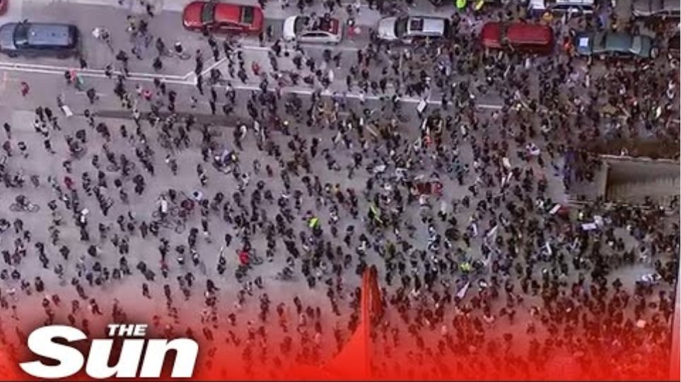 Protesters in Chicago clash with police - aerial view