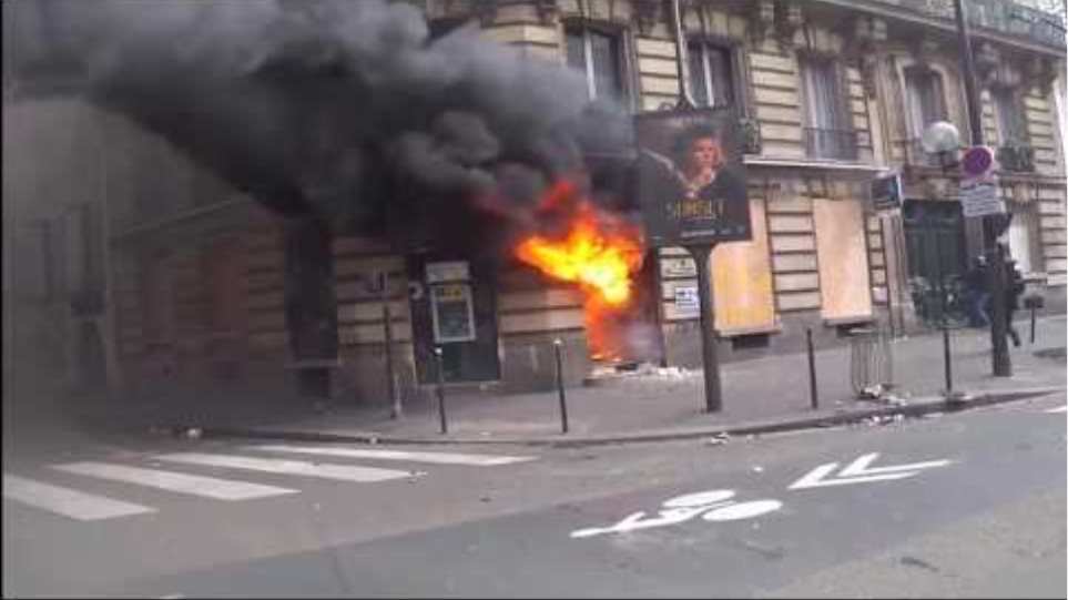Bank set on fire at Yellow Vest protests in Paris - 16.03.2019