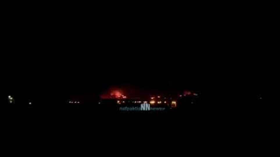 Nafpaktia news:Δύσκολη η κατάσταση στην Ιτέα - Μαίνεται η μάχη με τις φλόγες.