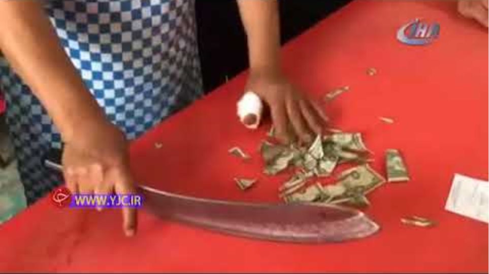 Turkish Butcher Cutting Dollars قصابی که به جای گوشت دلار تکه تکه کرد