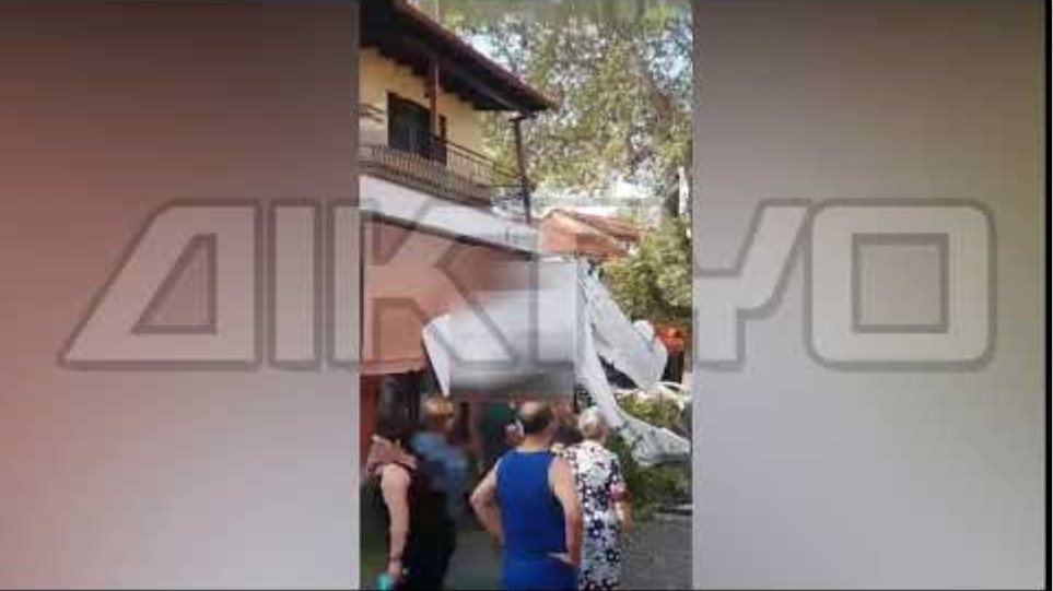 Σέρρες: Έπεσε μονοκινητήριο αεροσκάφος στην πλατεία της Πρώτης (βιντεο)