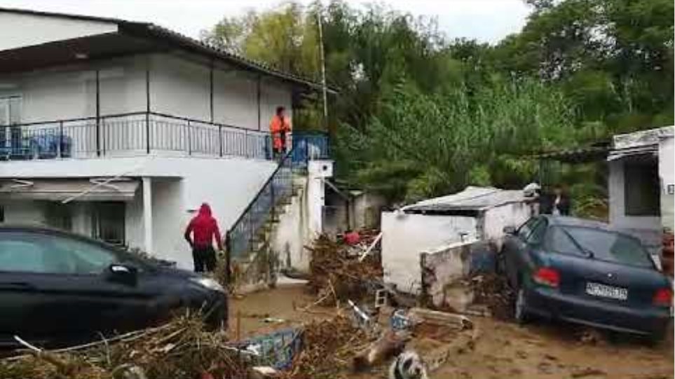 Ευκαρπία νεροποντή 1  Κακοκαιρία στη Θεσσαλονίκη: Εικόνες καταστροφής - Δρόμοι «ποτάμια» και πλημμυρισμένα σπίτια paKepFlyMWo