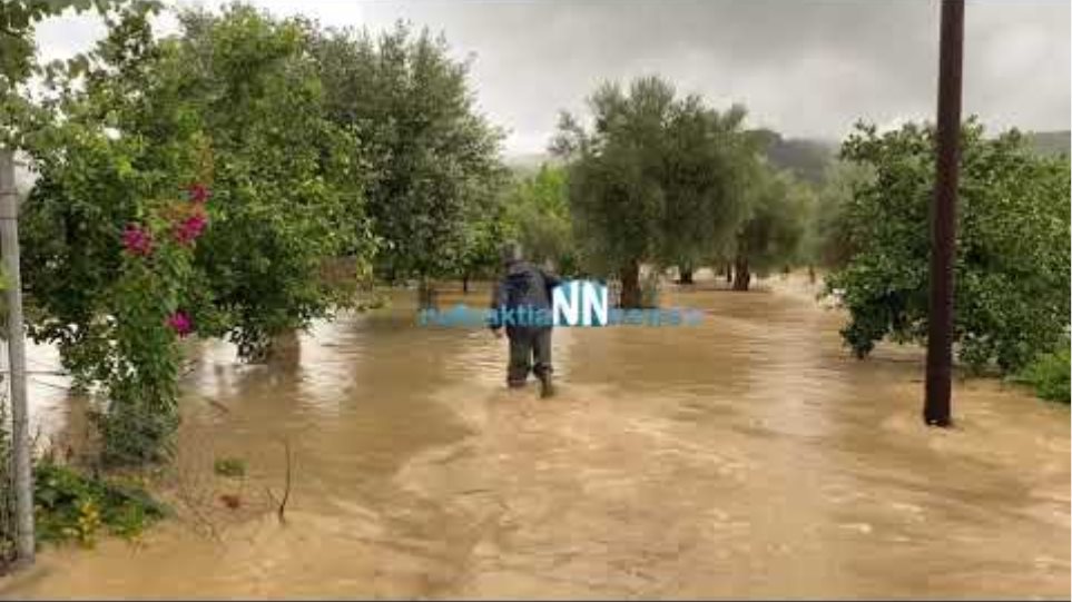 Εγκλωβίστηκαν  τρία άτομα στην Γαβρολίμνη από τα ορμητικά νερά