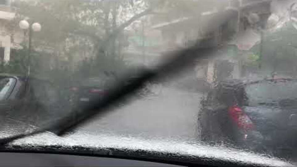 Ισχυρή βροχόπτωση στη Λάρισα