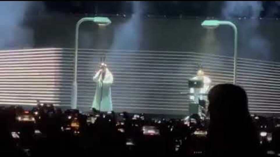 Με την ουκρανική σημαία άνοιξαν τη συναυλία τους στην Αθήνα οι Pet Shop Boys (2)