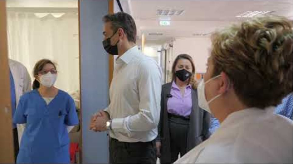 Κ. Μητσοτάκης - Επίσκεψη σε εμβολιαστικό κέντρο της Ραφήνας