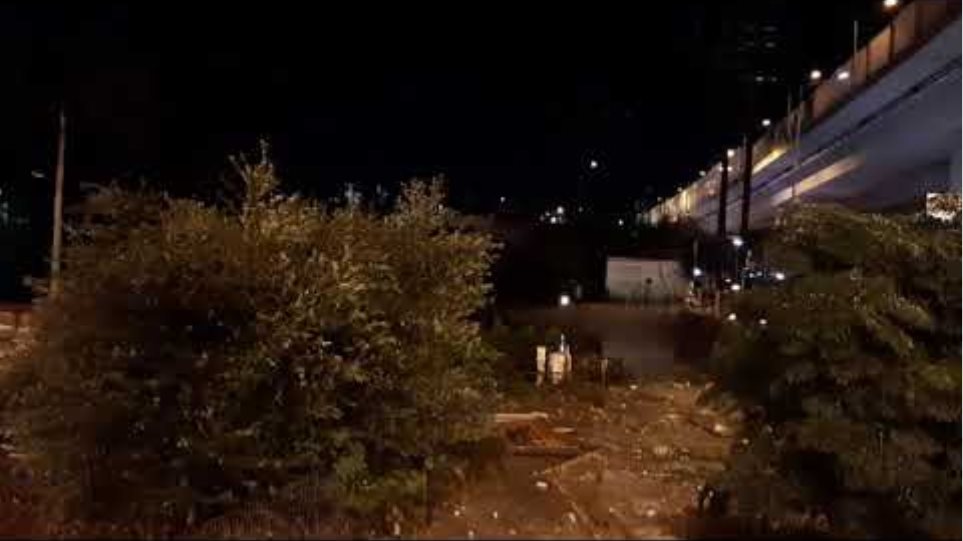 Απεγκλωβισμος  Κακοκαιρία στη Θεσσαλονίκη: Εικόνες καταστροφής - Δρόμοι «ποτάμια» και πλημμυρισμένα σπίτια z drQ36f3Ls