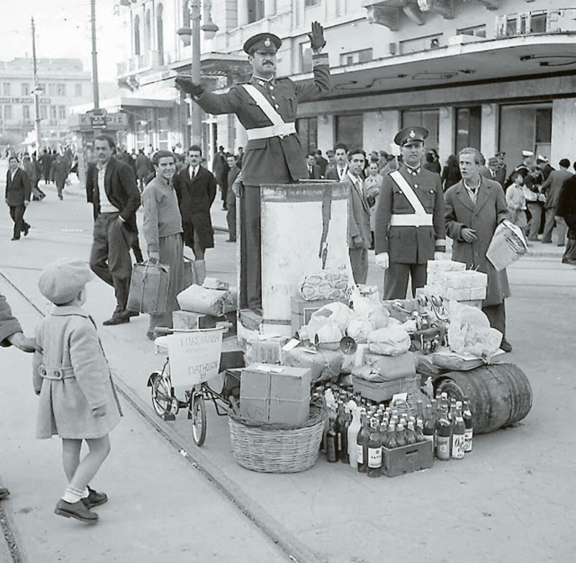 Πώς περνάγαμε τις Πρωτοχρονιές στα 80s: Μινιόν, Βοσκόπουλος και Barbarella