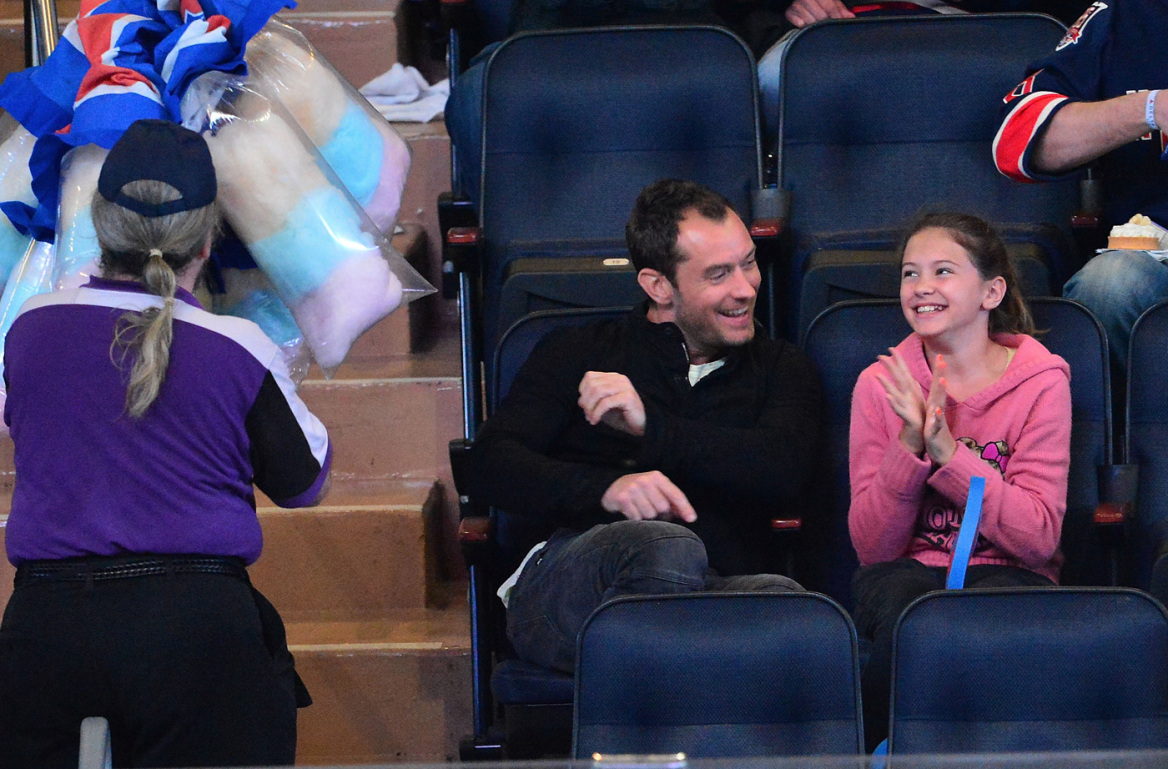 Αϊρις Λo: New entry με περγαμηνές