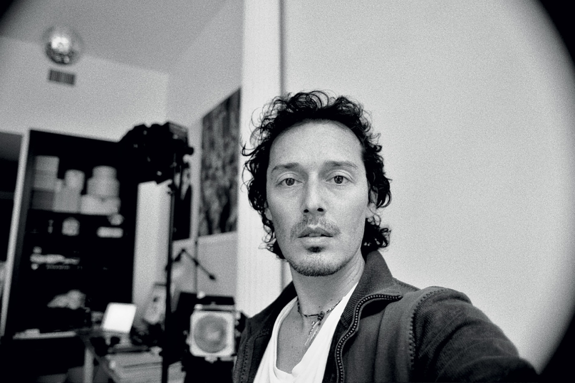 Ερίκ Τζέιμς Γκιλεμάν: Φλας στα παρασκήνια