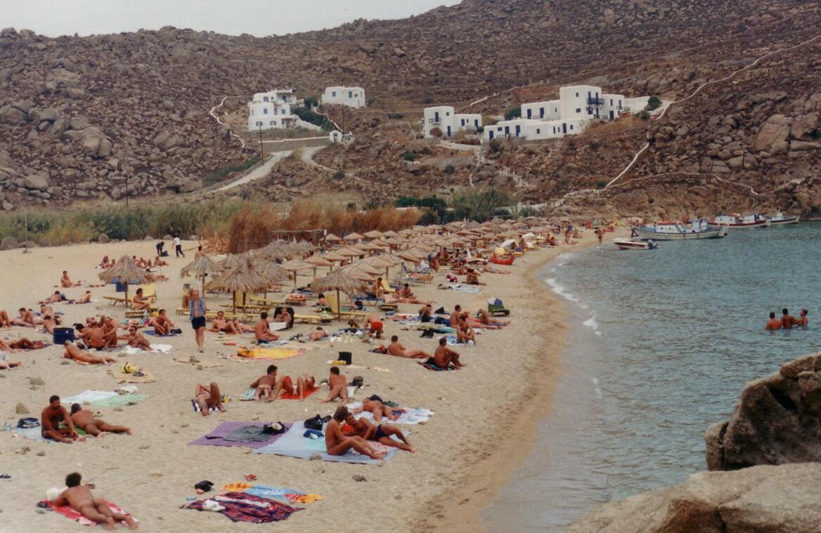 Η επιστροφή των γυμνιστών: Οδηγός για βουτιές ελευθερίας σε όλη τη χώρα, πού θα βρείτε τις παραλίες