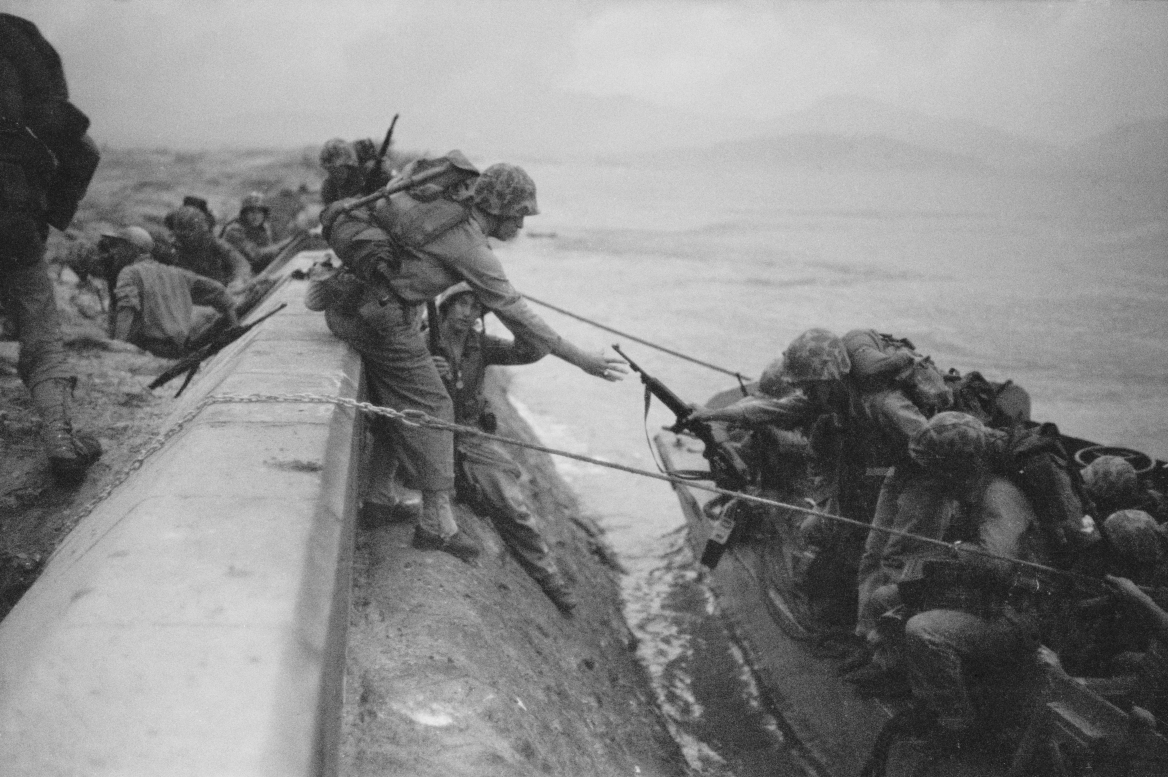 Navy Seals: Οι αόρατες «φώκιες» που σκότωσαν τον Μπιν Λάντεν και οι μυστικές αποστολές που απέτυχαν, από τη Γρενάδα έως την Υεμένη
