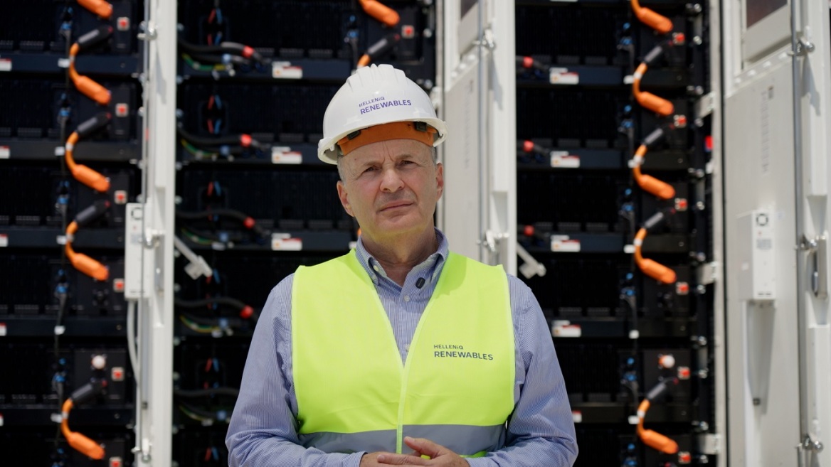 HELLENiQ ENERGY: Σε λειτουργία το πρώτο πάρκο μπαταριών