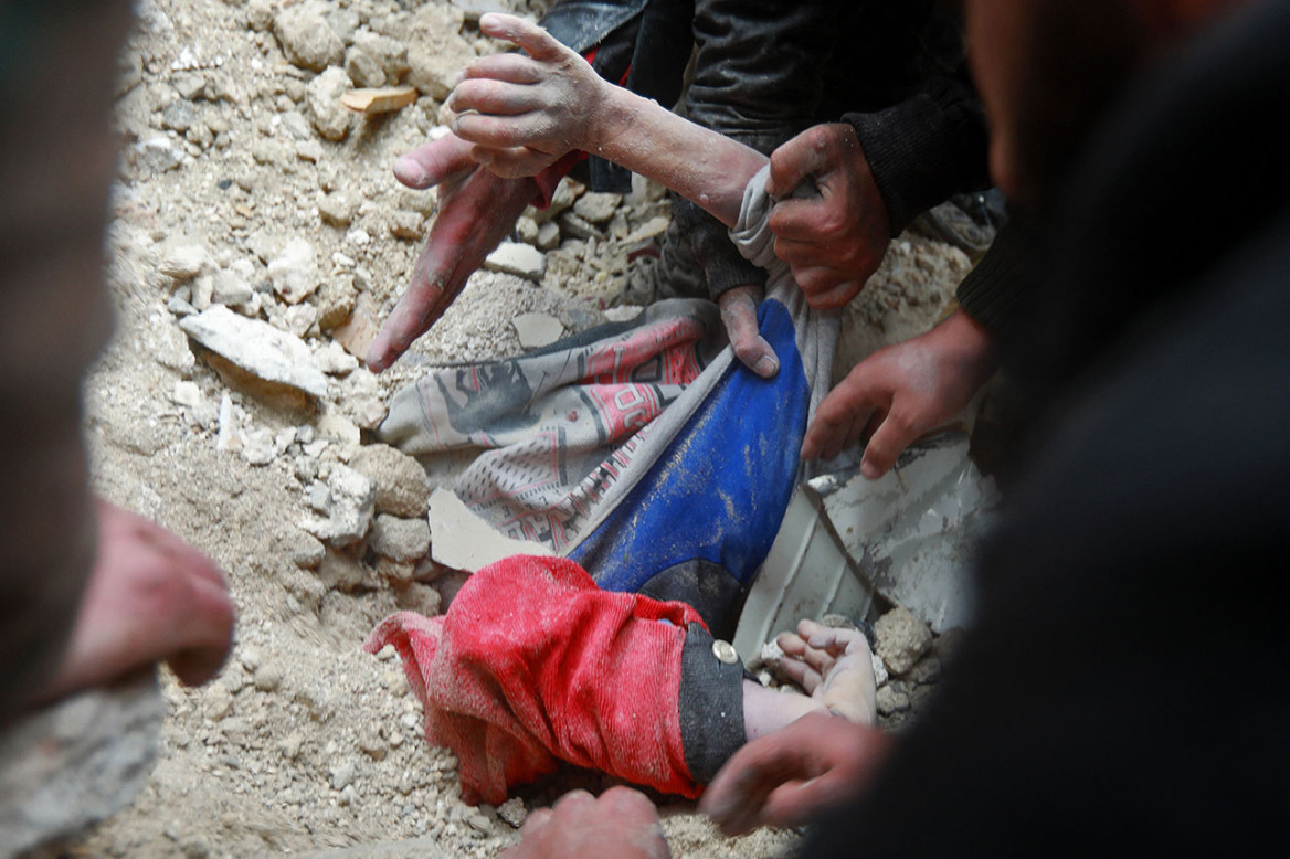 Η τραγωδία σε Τουρκία και Συρία μέσα από 20 φωτογραφίες - Πάνω από 5.000 οι νεκροί