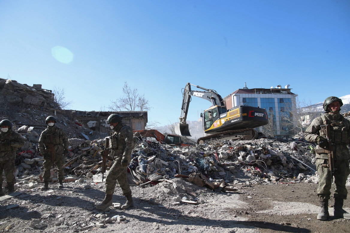 Σεισμός στην Τουρκία: Δύο αδερφές περιγράφουν πώς έζησαν 4 ημέρες στα συντρίμμια - «Ακούσαμε τον ήχο του κτηρίου να καταρρέει»